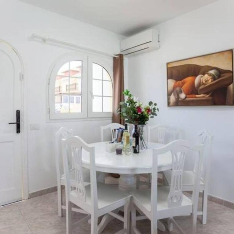 Corralejo Boutique Art Villa Fuego with Private Pool BBQ 20 seconds to the Beach by Amazzzing Travel - Villa - 10