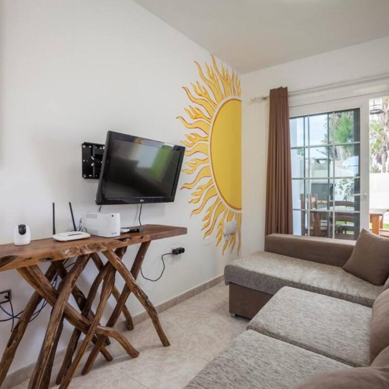 Corralejo Boutique Art Villa Fuego with Private Pool BBQ 20 seconds to the Beach by Amazzzing Travel - Villa - 40