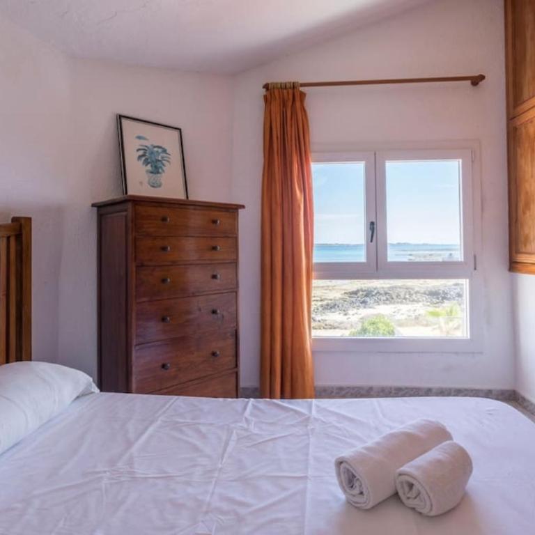 Villa Remos with Beachfront Views Private Heated Pool Fast Wifi BBQ by Amazzzing Travel - Villa - 7