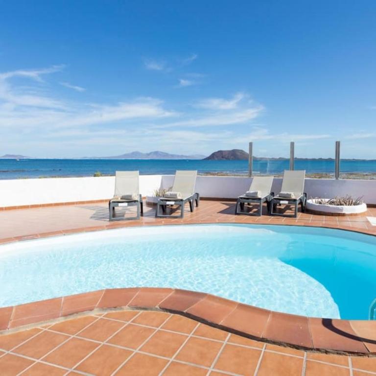 Villa Remos with Beachfront Views Private Heated Pool Fast Wifi BBQ by Amazzzing Travel - Villa - 10