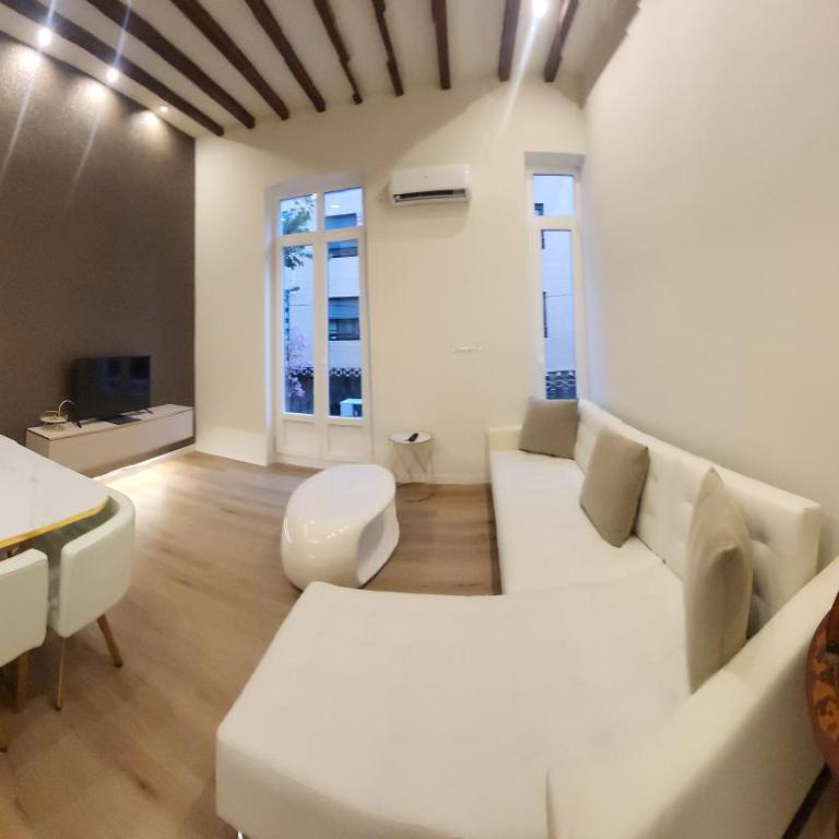 CenterBeach&chic - Two-Bedroom Apartment - 5