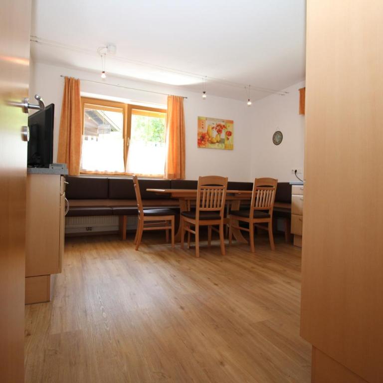 Haus Peter Schiestl - Three-Bedroom Apartment - 13