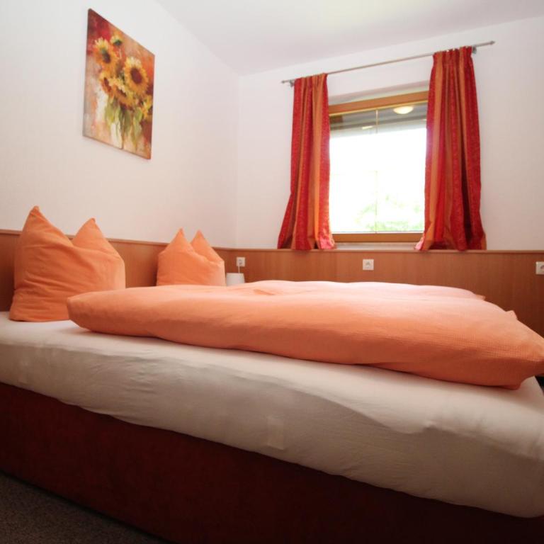 Haus Peter Schiestl - Three-Bedroom Apartment - 9