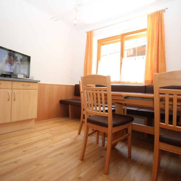Haus Peter Schiestl - Three-Bedroom Apartment - 8