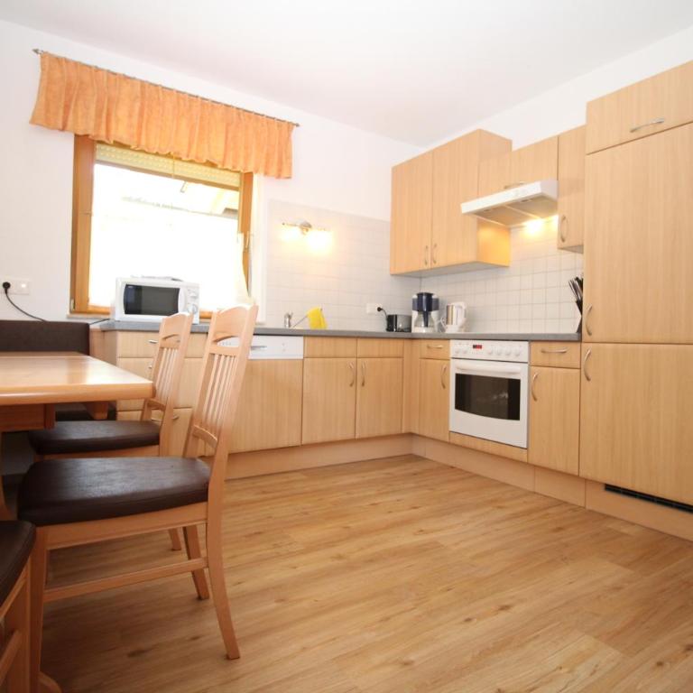Haus Peter Schiestl - Three-Bedroom Apartment - 1