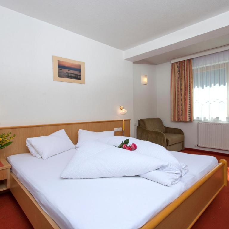 Hotel Garni DIAS - Doppelzimmer mit Zustellbett - 6