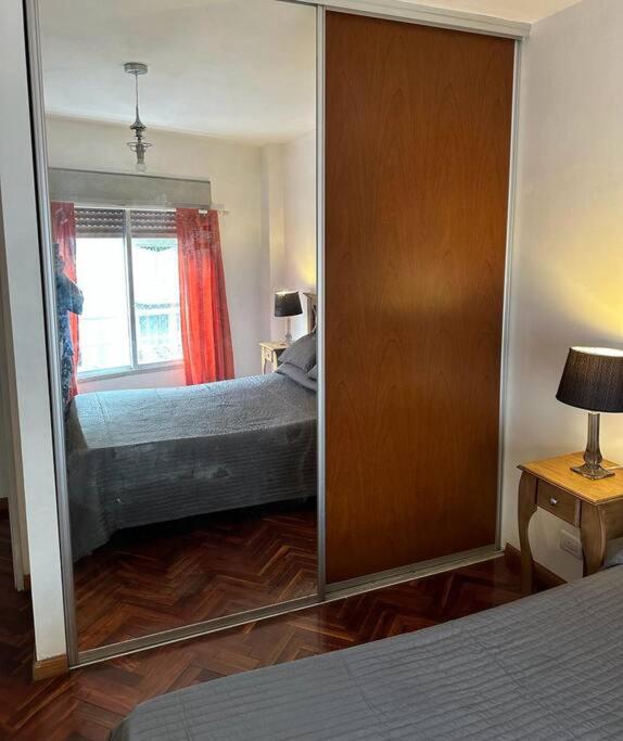 Semipiso Panoramico 2 habitaciones amplia cocina lavadero Parrilla y Cochera privada incluida a metros del subte - Apartamento Deluxe - 46