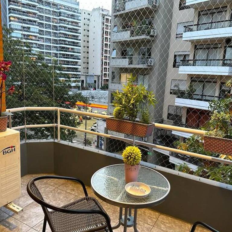 Semipiso Panoramico 2 habitaciones amplia cocina lavadero Parrilla y Cochera privada incluida a metros del subte - Apartamento Deluxe - 52