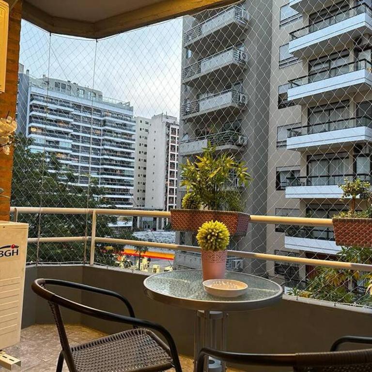 Semipiso Panoramico 2 habitaciones amplia cocina lavadero Parrilla y Cochera privada incluida a metros del subte - Apartamento Deluxe - 2