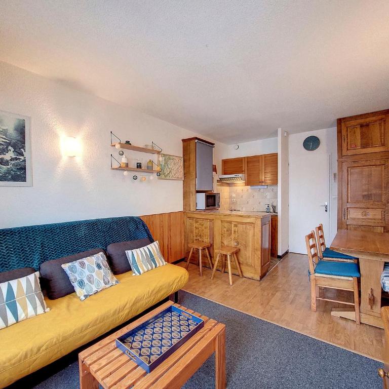Studio fonctionnel avec coin montagne et balcon exposé Sud, proche pistes et commerces - Studio - 2