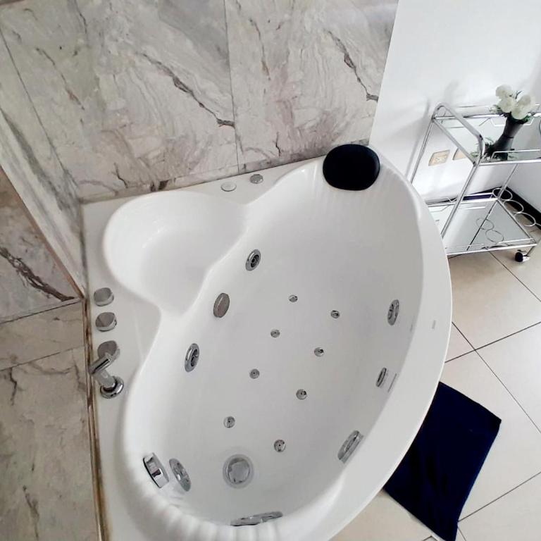 Ecusuites Room Emporium con Jacuzzi privado - Apartamento de 1 dormitorio - 14