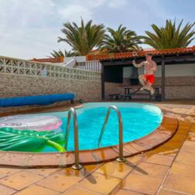Beachfront Villa San Antonio with Private Heated Pool BBQ in the Heart of Corralejo by Amazzzing Travel - Villa - 32