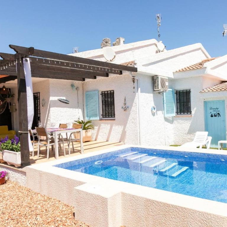 Agustina - Casa adosada en Riumar con jardín, barbacoa y cerca del mar - Deltavacaciones - Casa de 2 dormitorios - 1