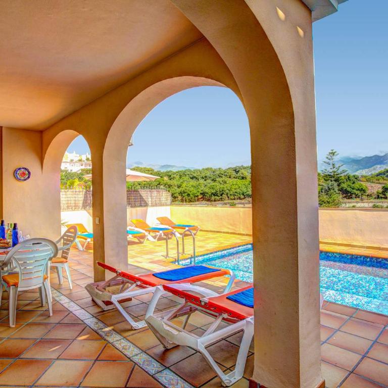 Villa Reyes by Villa Plus - Villa - 8