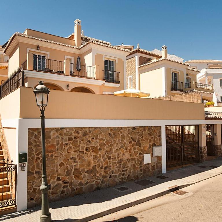 Villa Reyes by Villa Plus - Villa - 22