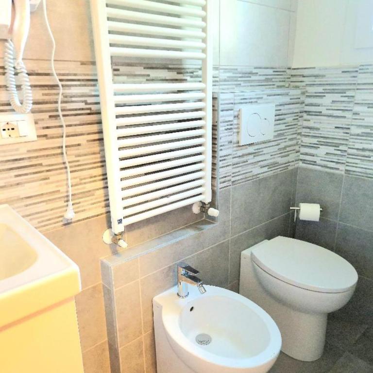 Maggiore Rooms Bologna - King Room with Balcony - 21