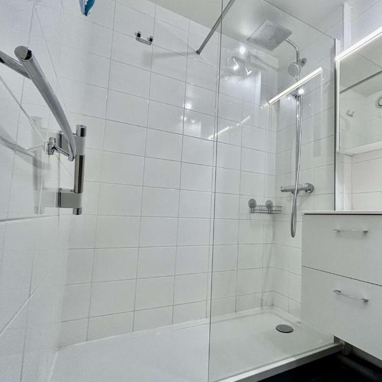 Charmant studio 4 pers avec piscine, proche télécabines et commerces, accès direct ski, La Salle-les-Alpes - Appartement 1 Chambre - 22
