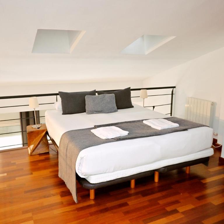Homenfun Barcelona Paseo de Gracia Diagonal - One-Bedroom Apartment - 1