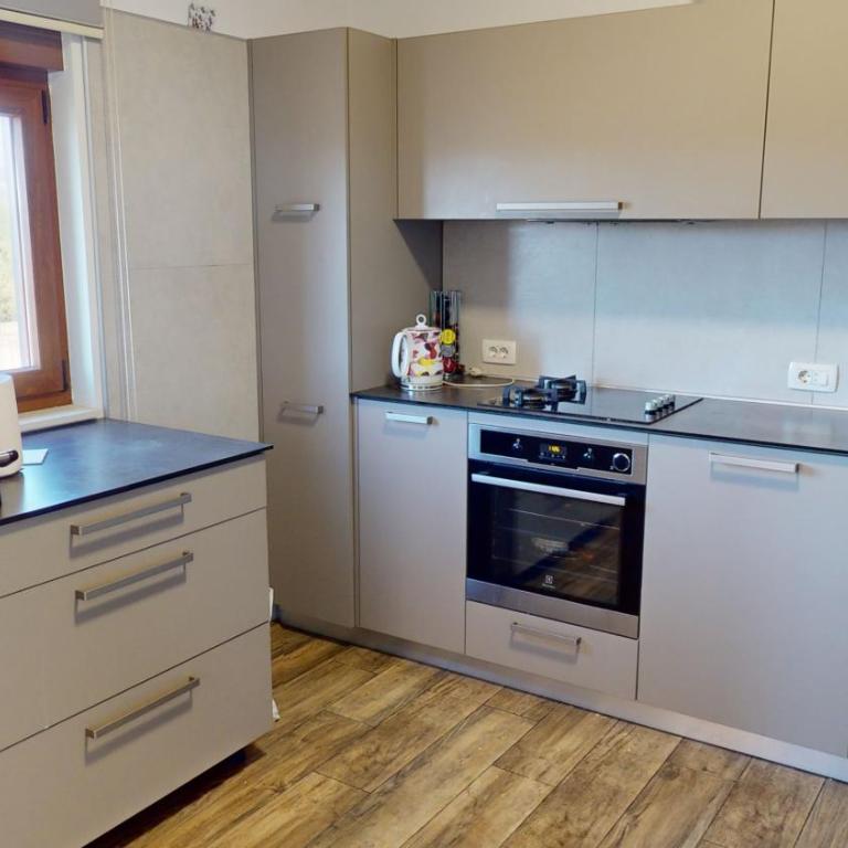 Sunny Villa in Kavac - Villa - 19