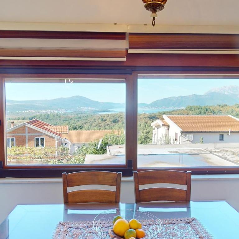 Sunny Villa in Kavac - Villa - 21