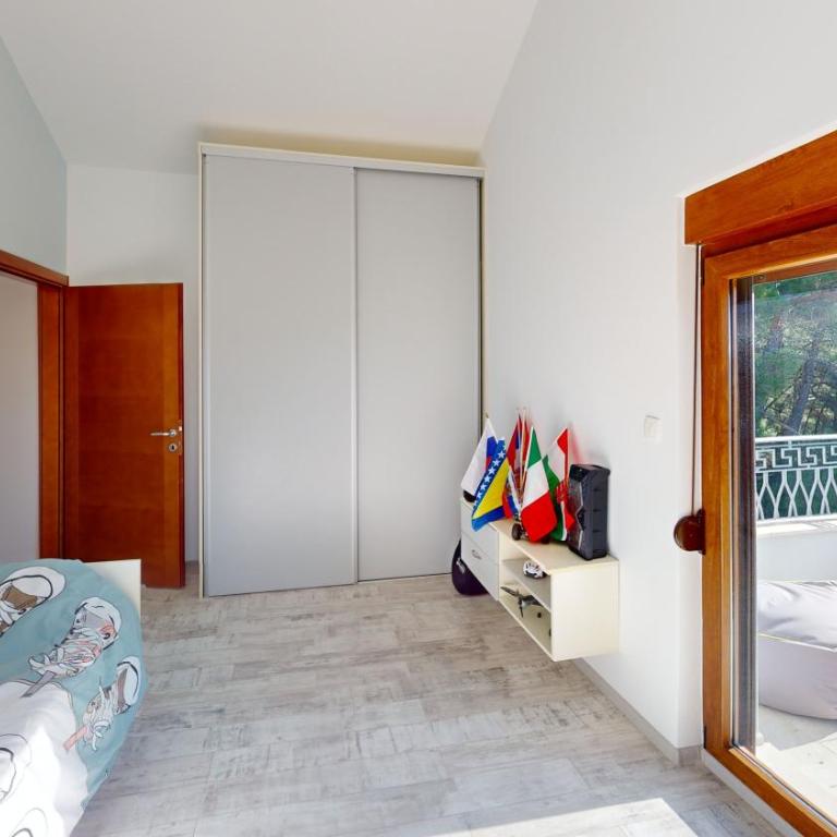 Sunny Villa in Kavac - Villa - 27