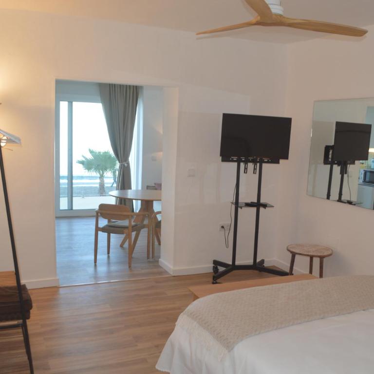 Maravilloso Apartamento AMANECER CABO a pie de playa y mar en CHALET ROQUETES - One-Bedroom Apartment - 59