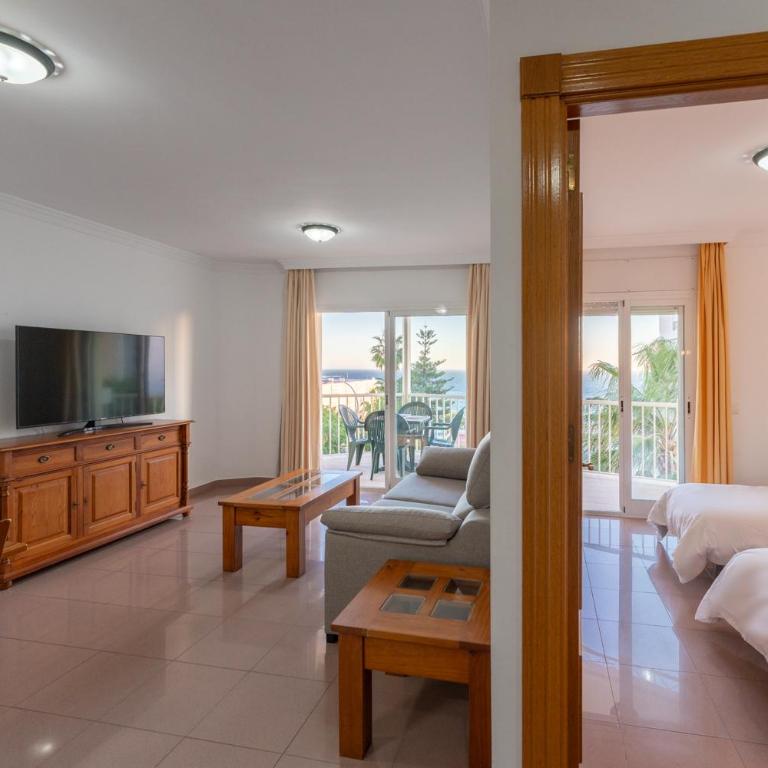 Apartamentos Solset Nerja - Apartamento con terraza y vistas al mar - 3