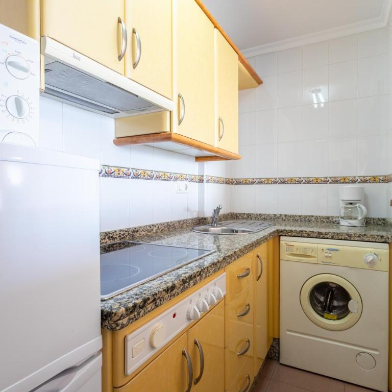 Apartamentos Solset Nerja - Apartamento con terraza y vistas al mar - 10