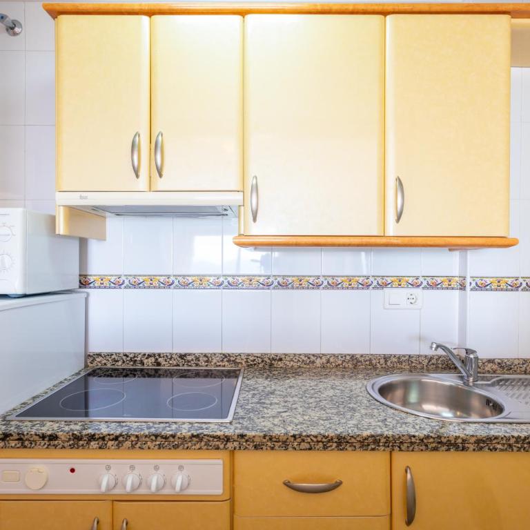 Apartamentos Solset Nerja - Apartamento con terraza y vistas al mar - 11