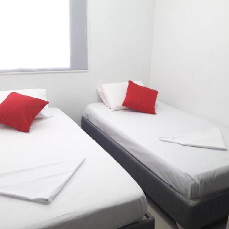 Apto en la Flora con vista zona social - Two-Bedroom Apartment - 14