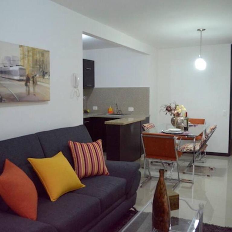 Apto en la Flora con vista zona social - Two-Bedroom Apartment - 4