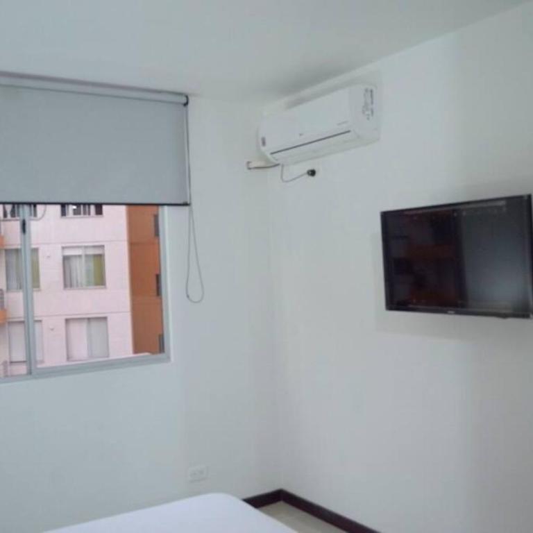 Apto en la Flora con vista zona social - Two-Bedroom Apartment - 12