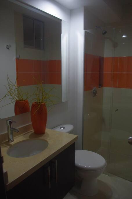 Apto en la Flora con vista zona social - Two-Bedroom Apartment - 20