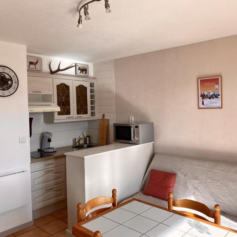 Les Angles - Appartement cosy T2 - 6 personnes avec parking et véranda - FR-1-758-15 - Apartment - 1
