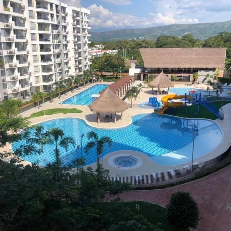 Precioso Apartamento en Condominio - Ricaurte - Three-Bedroom Apartment - 10