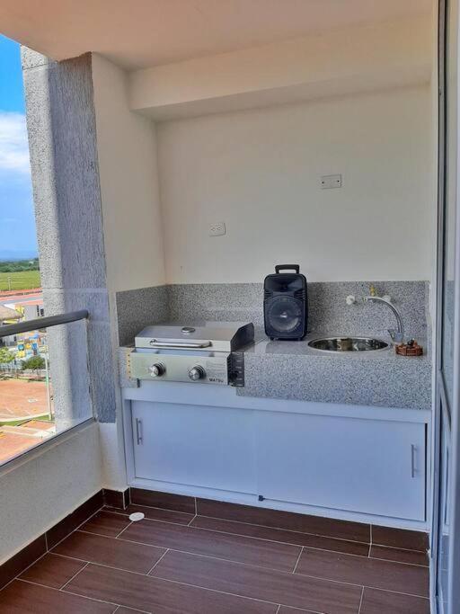 Precioso Apartamento en Condominio - Ricaurte - Three-Bedroom Apartment - 13
