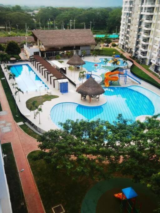 Precioso Apartamento en Condominio - Ricaurte - Three-Bedroom Apartment - 23