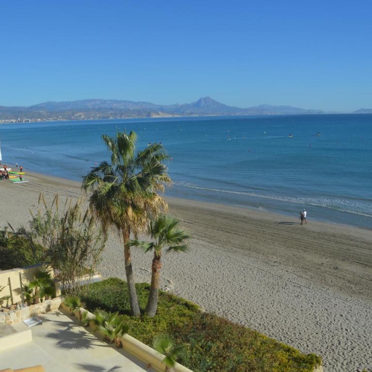 Excepcional Apartamento AMANECER al borde de playa y mar, en CHALET ROQUETES - One-Bedroom Apartment - 20