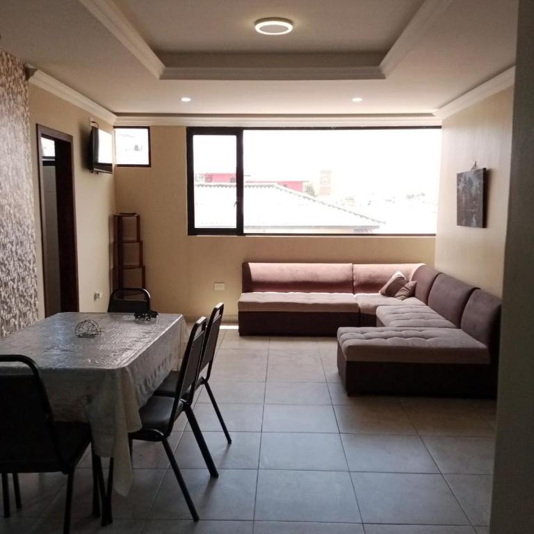 Departamento de dos habitaciones en zona central de Cuenca - Two-Bedroom Apartment - 2