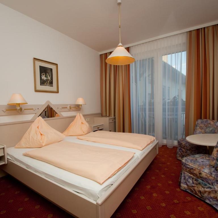 Pension & Apartments Ertl - Double Room with Balcony - 7