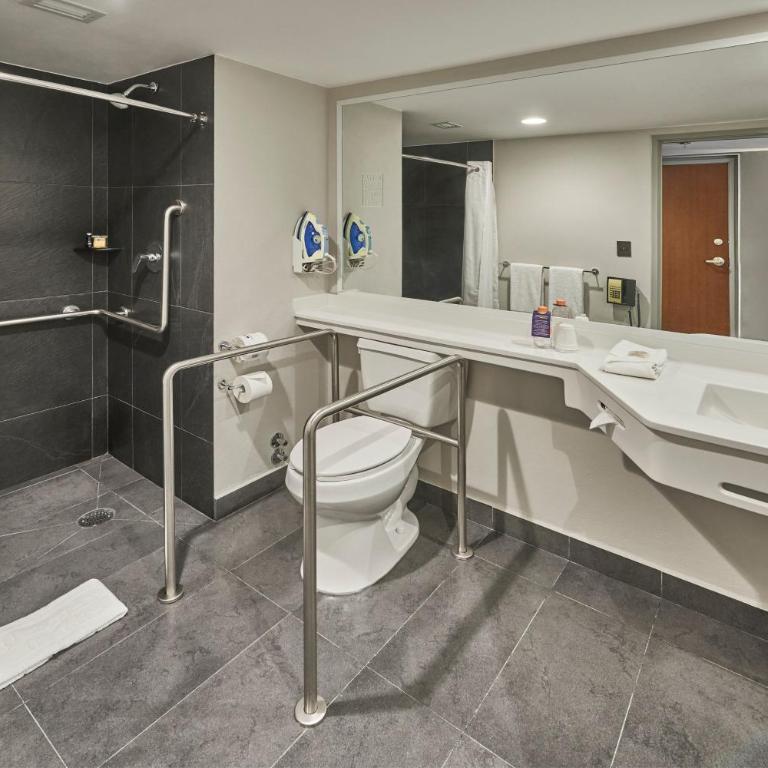City Express Plus by Marriott Ciudad de Mexico Interlomas - Queen Room with Balcony - 8