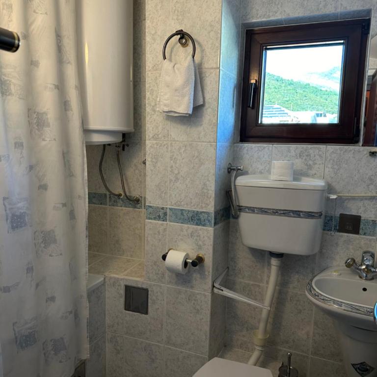 Beatrix Lux Hotel - Niskobudžetna Trokrevetna Soba - 3