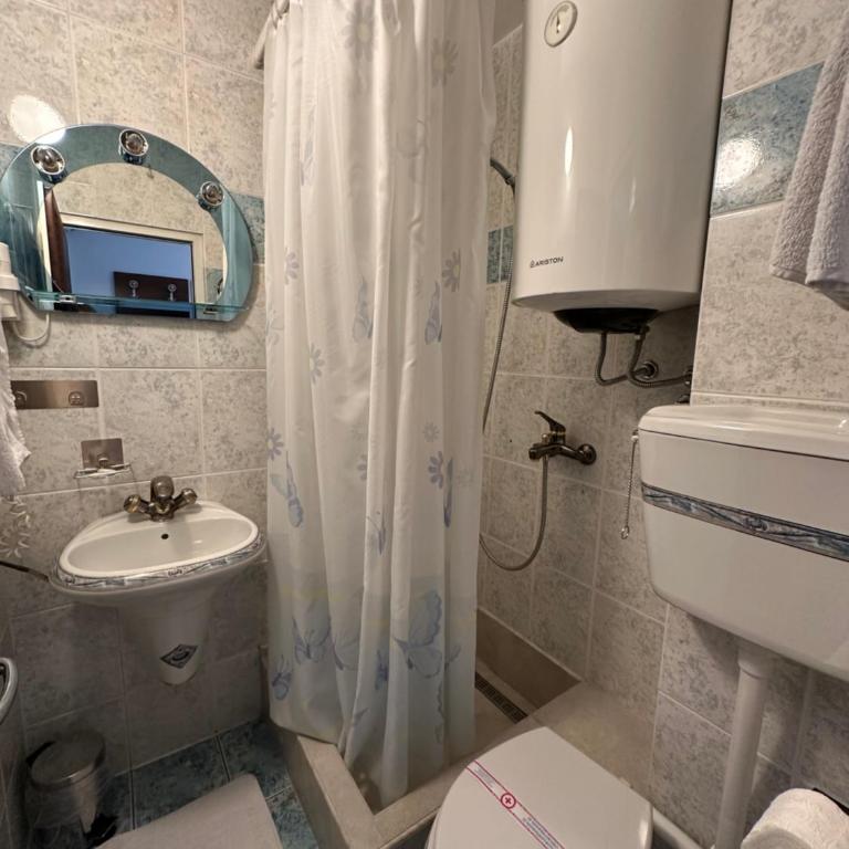 Beatrix Lux Hotel - Porodična Soba sa Balkonom - 2