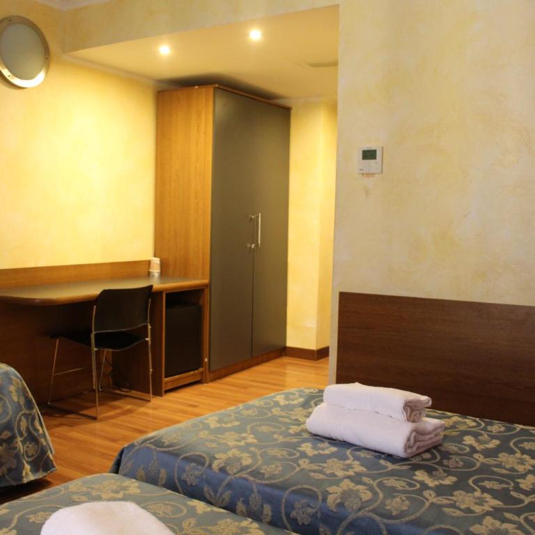 Club Hotel - Camera Tripla - 9