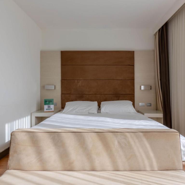 HOTIDAY Room Collection - Pisa - Camera Matrimoniale Standard - 2