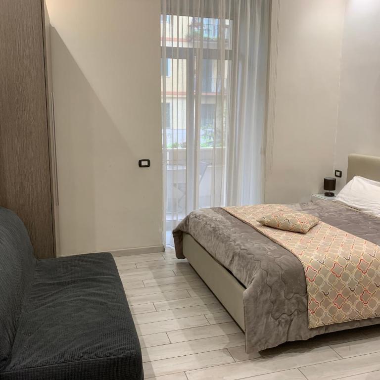 Residenza Suarez - Camera Familiare con Balcone - 2