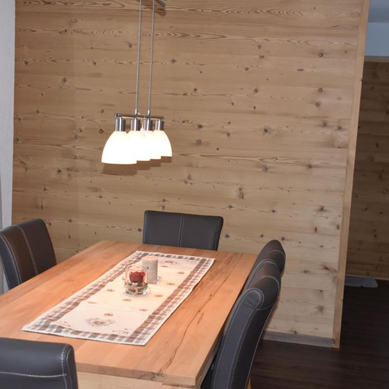 FERIENWOHNUNGEN Chalet Hohturnen - Apartment mit 2 Schlafzimmern und Terrasse - 12