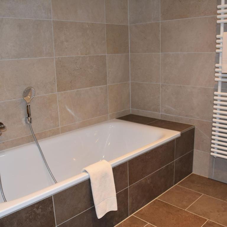 FERIENWOHNUNGEN Chalet Hohturnen - Apartment mit 2 Schlafzimmern und Terrasse - 14
