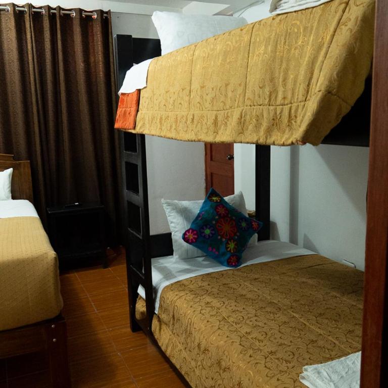 Hospedaje Alqamary - Habitación Familiar con baño privado - 3