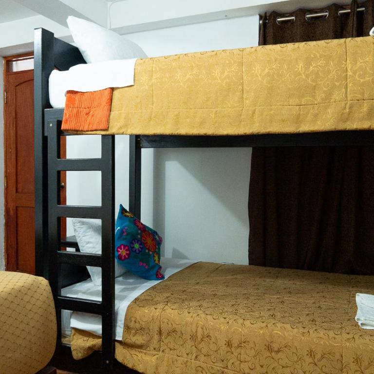 Hospedaje Alqamary - Habitación Familiar con baño privado - 1